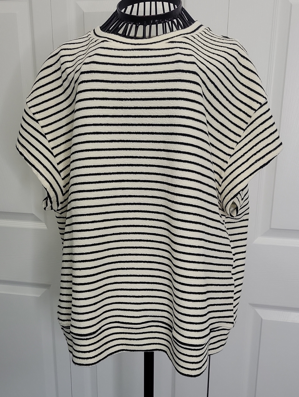 Stile Collection Striped Short Sleeve Knit Top Black & Cream Size Small
